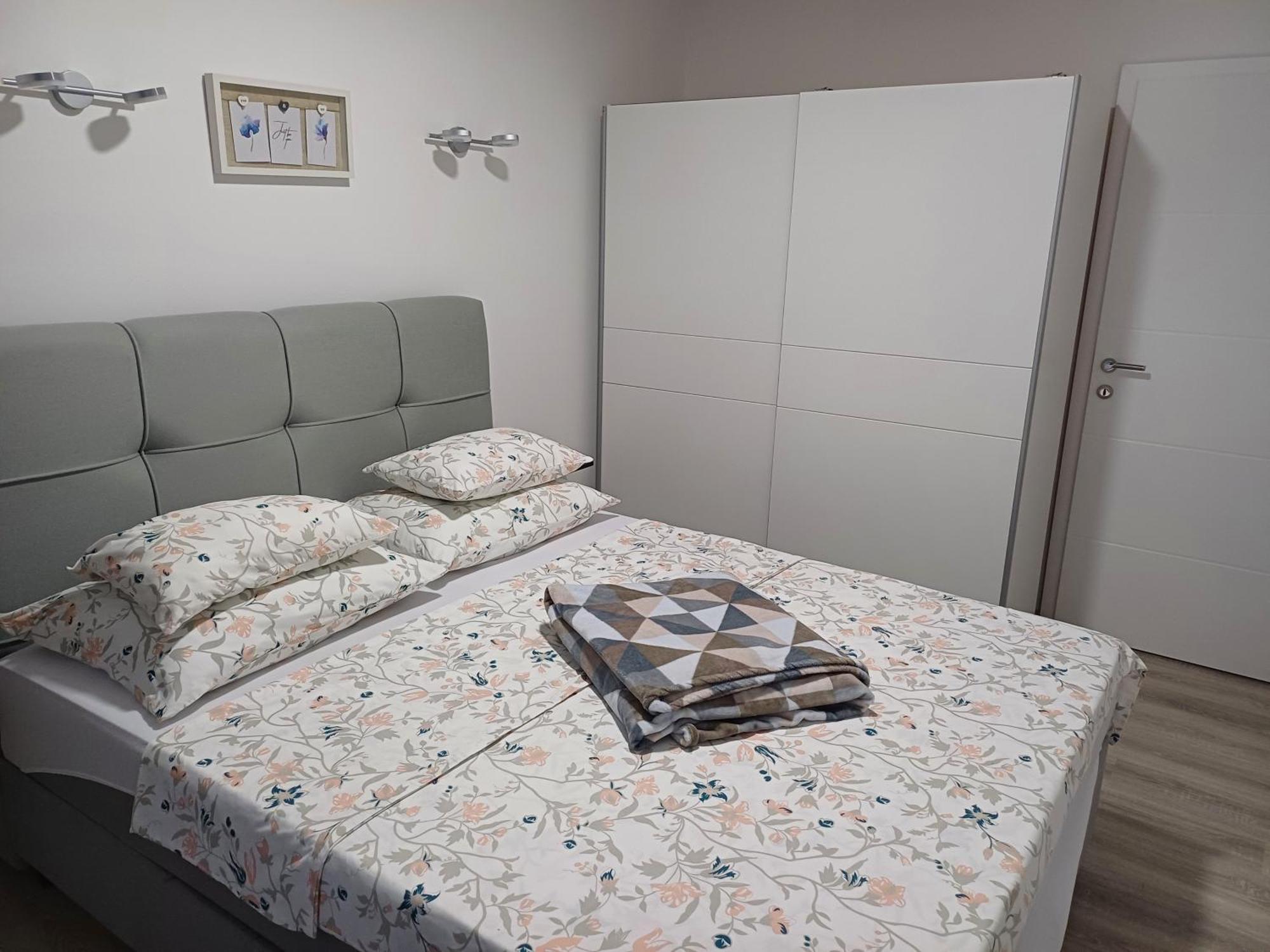 Apartmani Bulajic Крк Екстер'єр фото
